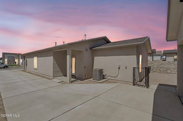 448 Santiago Munos Street, Vinton, TX 79821