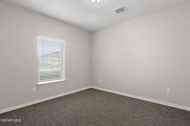 448 Santiago Munos Street, Vinton, TX 79821