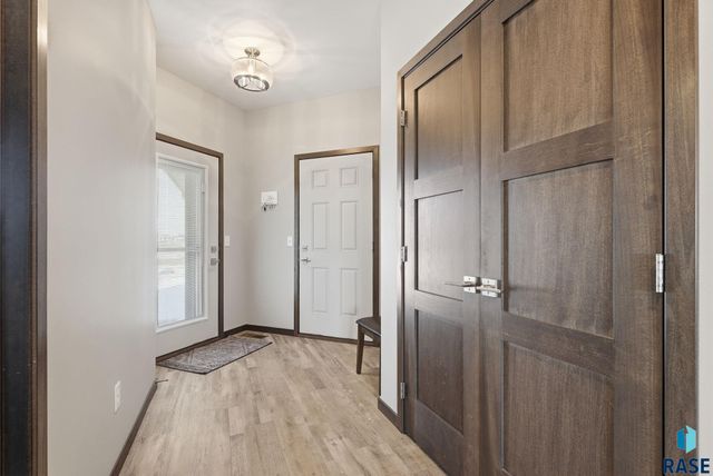 701 S Gill Ave Avenue, Sioux Falls, SD 57106