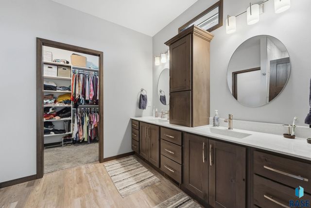 701 S Gill Ave Avenue, Sioux Falls, SD 57106