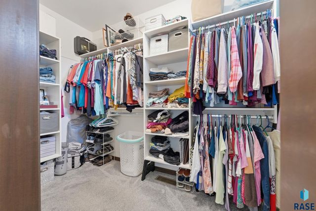 701 S Gill Ave Avenue, Sioux Falls, SD 57106