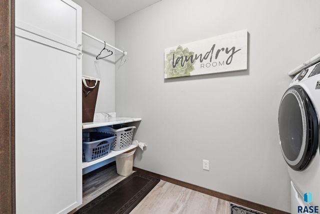 701 S Gill Ave Avenue, Sioux Falls, SD 57106