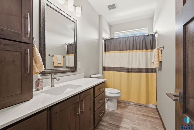 701 S Gill Ave Avenue, Sioux Falls, SD 57106