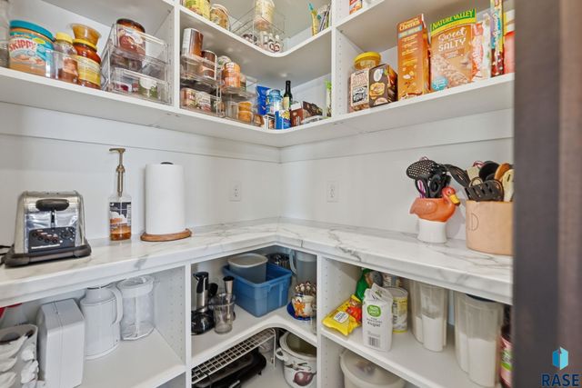 701 S Gill Ave Avenue, Sioux Falls, SD 57106