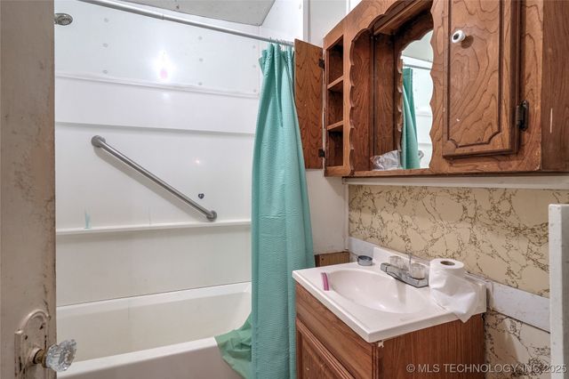 1824 N Morton Avenue, Okmulgee, OK 74447