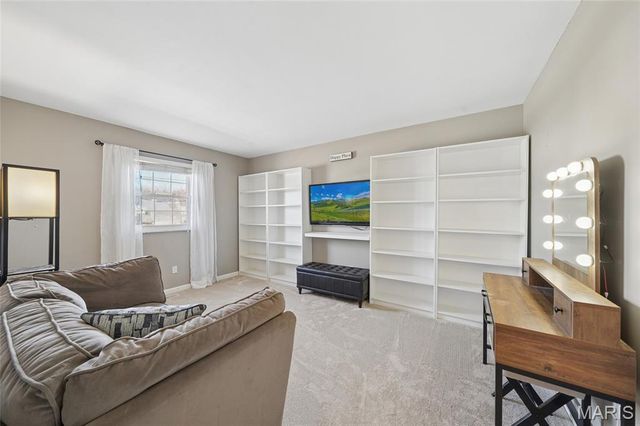 2762 Barrett Station Road, Des Peres, MO 63021