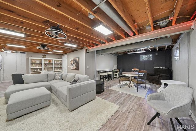 2762 Barrett Station Road, Des Peres, MO 63021