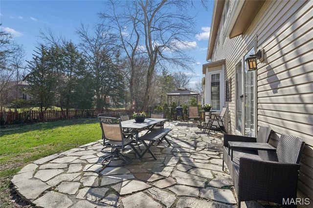 2762 Barrett Station Road, Des Peres, MO 63021