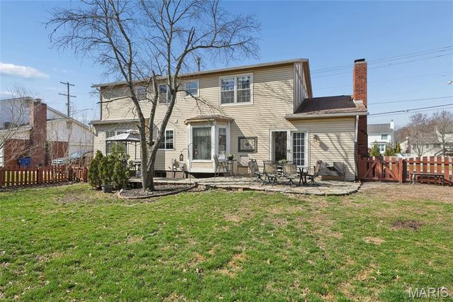 2762 Barrett Station Road, Des Peres, MO 63021