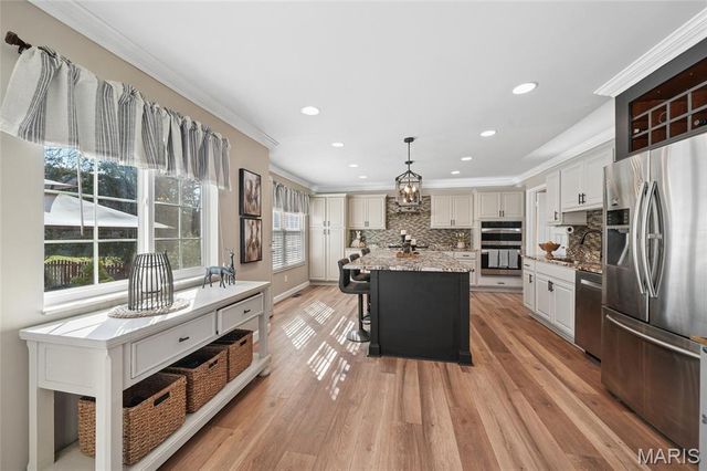 2762 Barrett Station Road, Des Peres, MO 63021