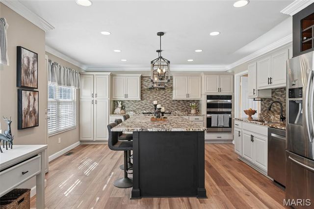 2762 Barrett Station Road, Des Peres, MO 63021