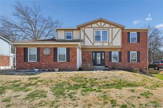2762 Barrett Station Road, Des Peres, MO 63021