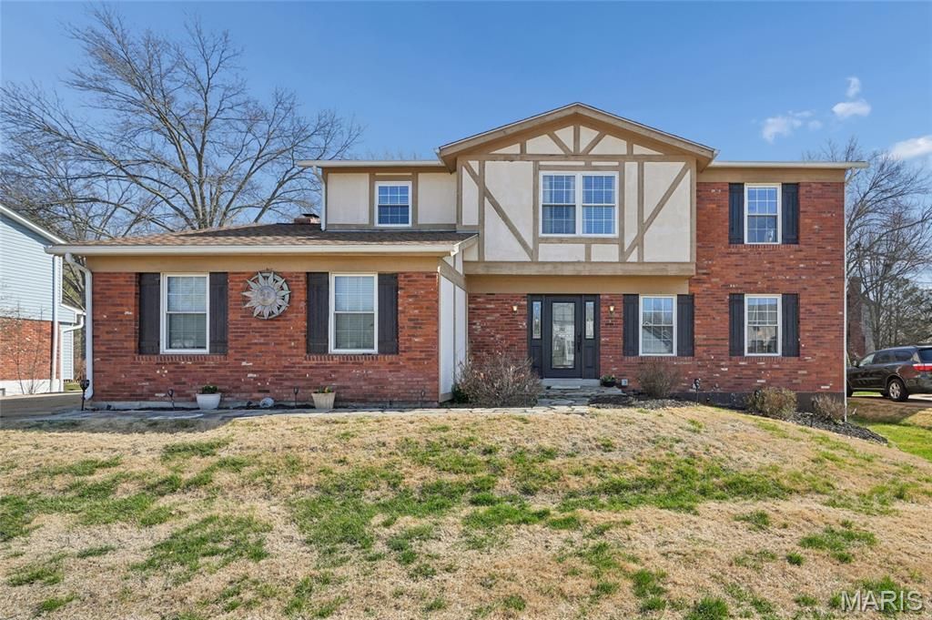 2762 Barrett Station Road, Des Peres, MO 63021