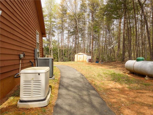 99 Duncan Bridge Trail, Cleveland, GA 30528