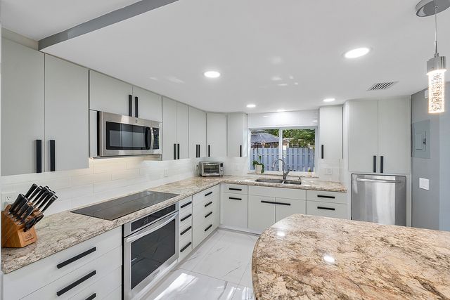 1900 NE 16th Terrace, Fort Lauderdale, FL 33305