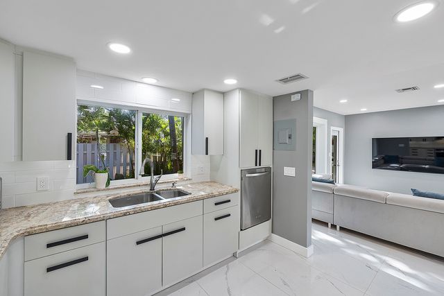 1900 NE 16th Terrace, Fort Lauderdale, FL 33305