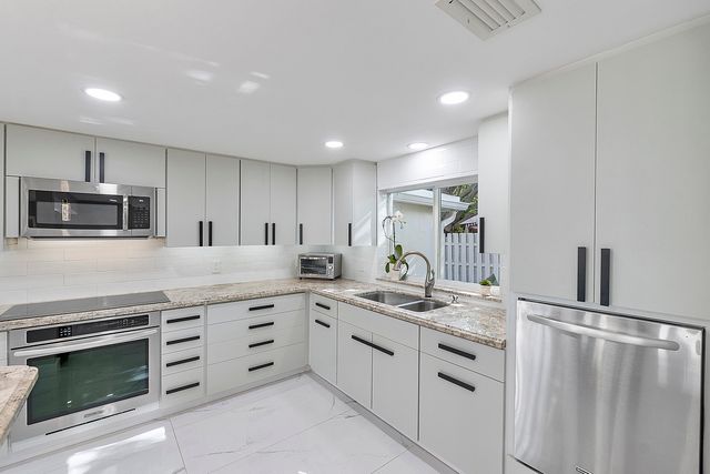 1900 NE 16th Terrace, Fort Lauderdale, FL 33305