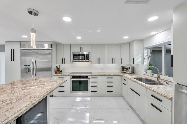1900 NE 16th Terrace, Fort Lauderdale, FL 33305