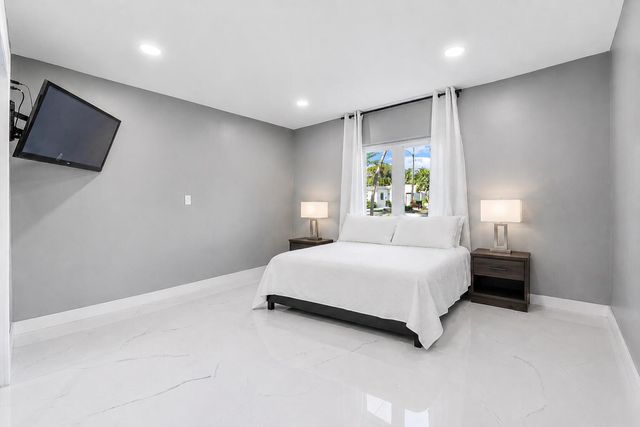 1900 NE 16th Terrace, Fort Lauderdale, FL 33305