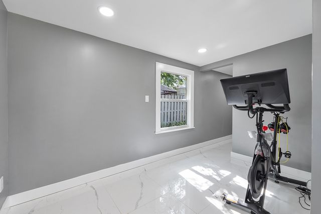 1900 NE 16th Terrace, Fort Lauderdale, FL 33305