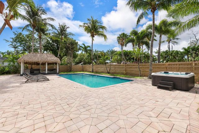 1900 NE 16th Terrace, Fort Lauderdale, FL 33305
