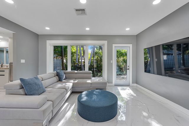 1900 NE 16th Terrace, Fort Lauderdale, FL 33305