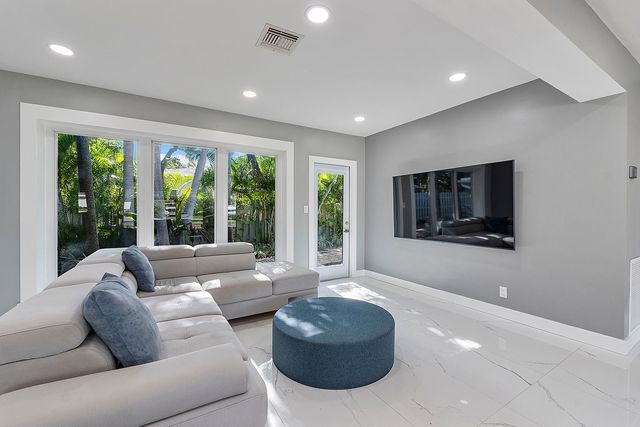 1900 NE 16th Terrace, Fort Lauderdale, FL 33305