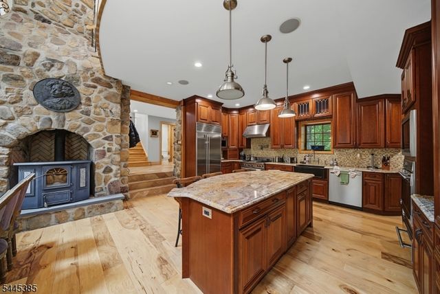 2 Thompson Rd, Parsippany-troy Hills Twp., NJ 07005