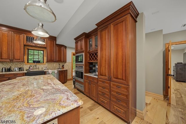 2 Thompson Rd, Parsippany-troy Hills Twp., NJ 07005