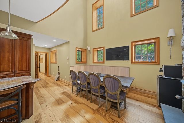 2 Thompson Rd, Parsippany-troy Hills Twp., NJ 07005