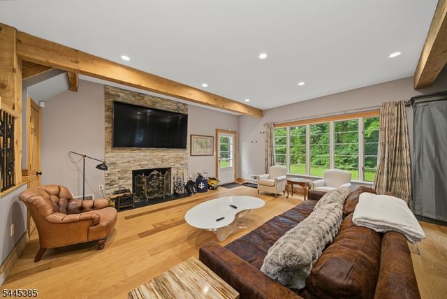 2 Thompson Rd, Parsippany-troy Hills Twp., NJ 07005