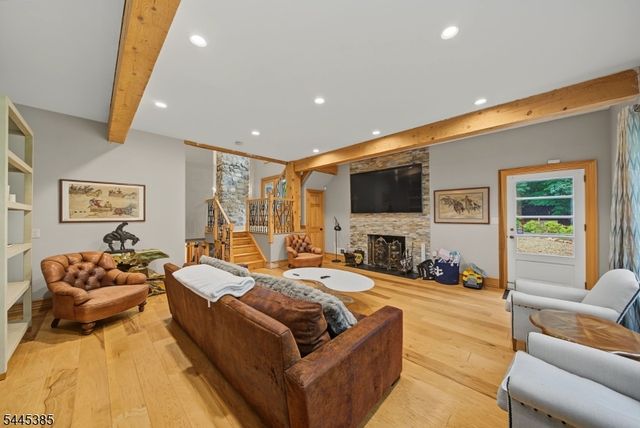 2 Thompson Rd, Parsippany-troy Hills Twp., NJ 07005