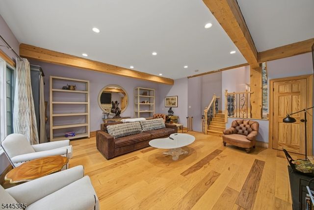 2 Thompson Rd, Parsippany-troy Hills Twp., NJ 07005