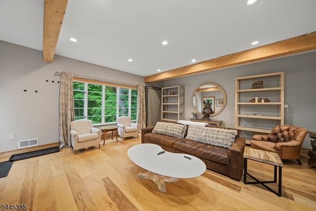 2 Thompson Rd, Parsippany-troy Hills Twp., NJ 07005