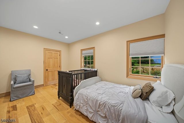 2 Thompson Rd, Parsippany-troy Hills Twp., NJ 07005