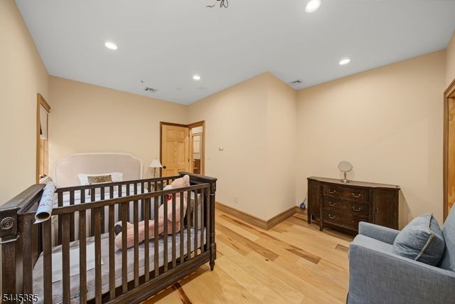 2 Thompson Rd, Parsippany-troy Hills Twp., NJ 07005