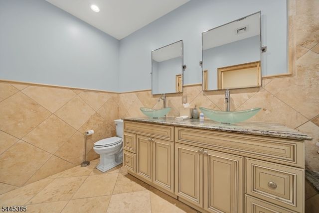 2 Thompson Rd, Parsippany-troy Hills Twp., NJ 07005