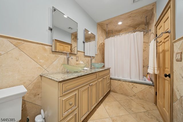 2 Thompson Rd, Parsippany-troy Hills Twp., NJ 07005