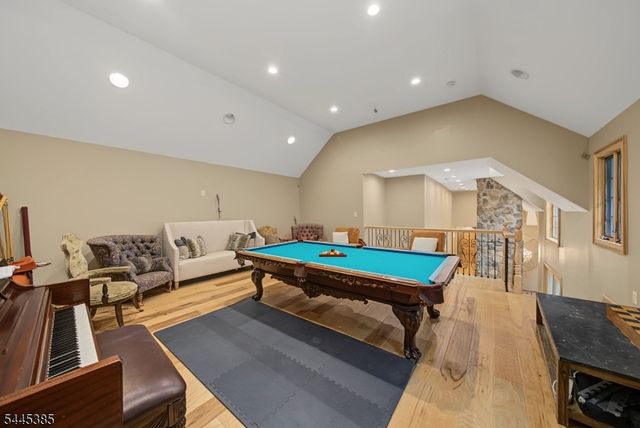 2 Thompson Rd, Parsippany-troy Hills Twp., NJ 07005