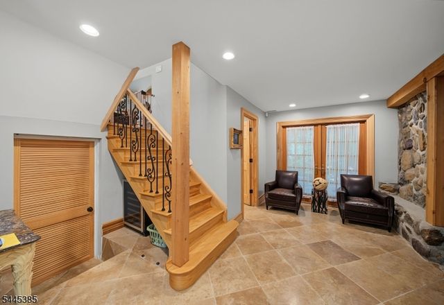 2 Thompson Rd, Parsippany-troy Hills Twp., NJ 07005