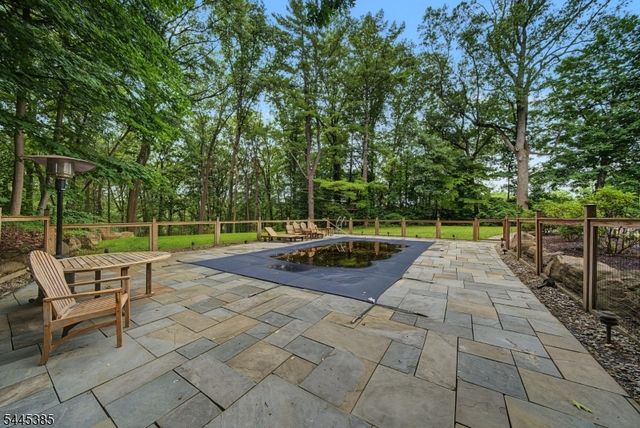 2 Thompson Rd, Parsippany-troy Hills Twp., NJ 07005