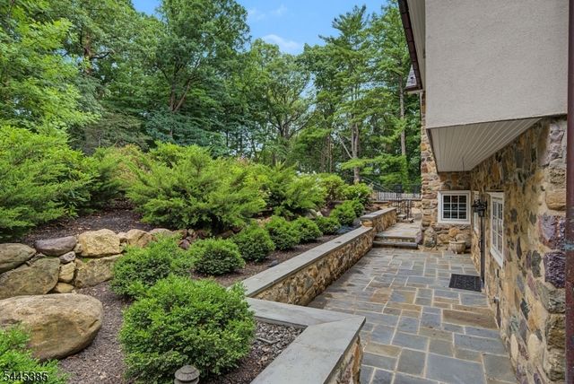 2 Thompson Rd, Parsippany-troy Hills Twp., NJ 07005