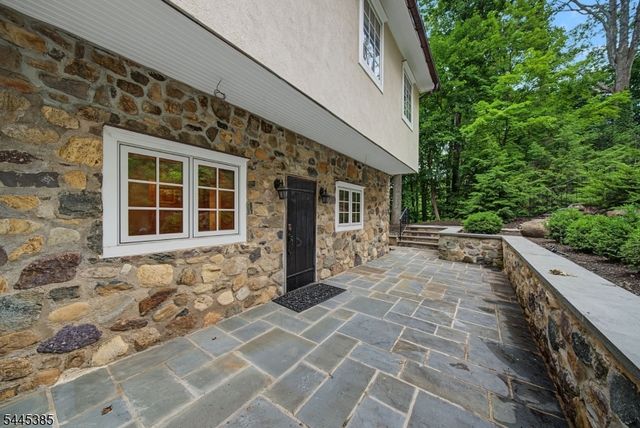 2 Thompson Rd, Parsippany-troy Hills Twp., NJ 07005
