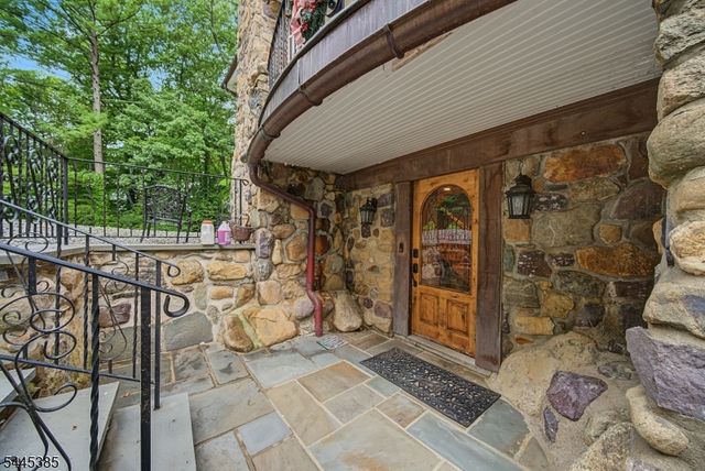 2 Thompson Rd, Parsippany-troy Hills Twp., NJ 07005