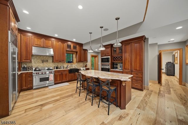 2 Thompson Rd, Parsippany-troy Hills Twp., NJ 07005
