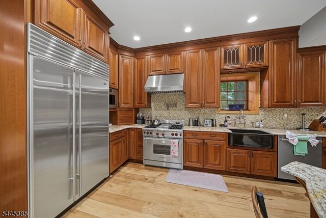 2 Thompson Rd, Parsippany-troy Hills Twp., NJ 07005