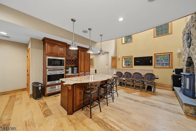 2 Thompson Rd, Parsippany-troy Hills Twp., NJ 07005