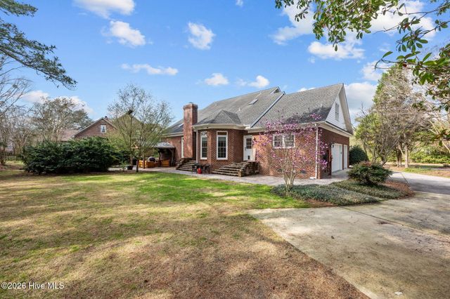 301 Wexford Place, Trent Woods, NC 28562