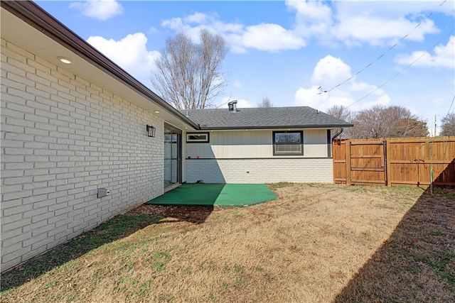 1906 SE Taylor Street, Bentonville, AR 72712
