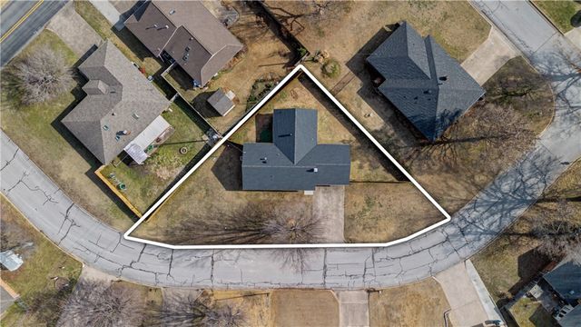 1906 SE Taylor Street, Bentonville, AR 72712